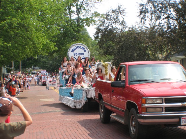 Canal Queens Greeting Parade Spectators